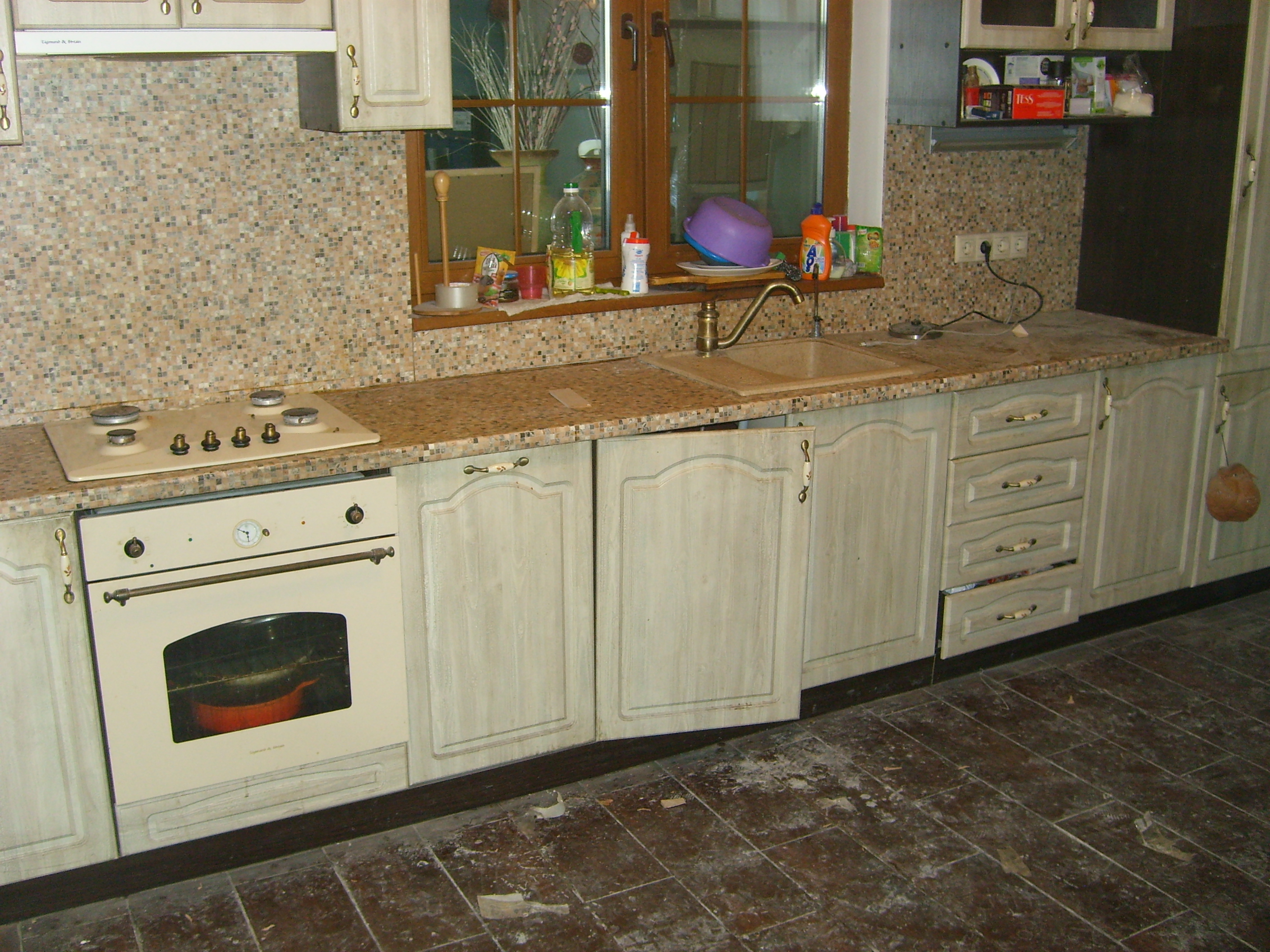 Столешница  в кухне из искусственного камня Владыкино