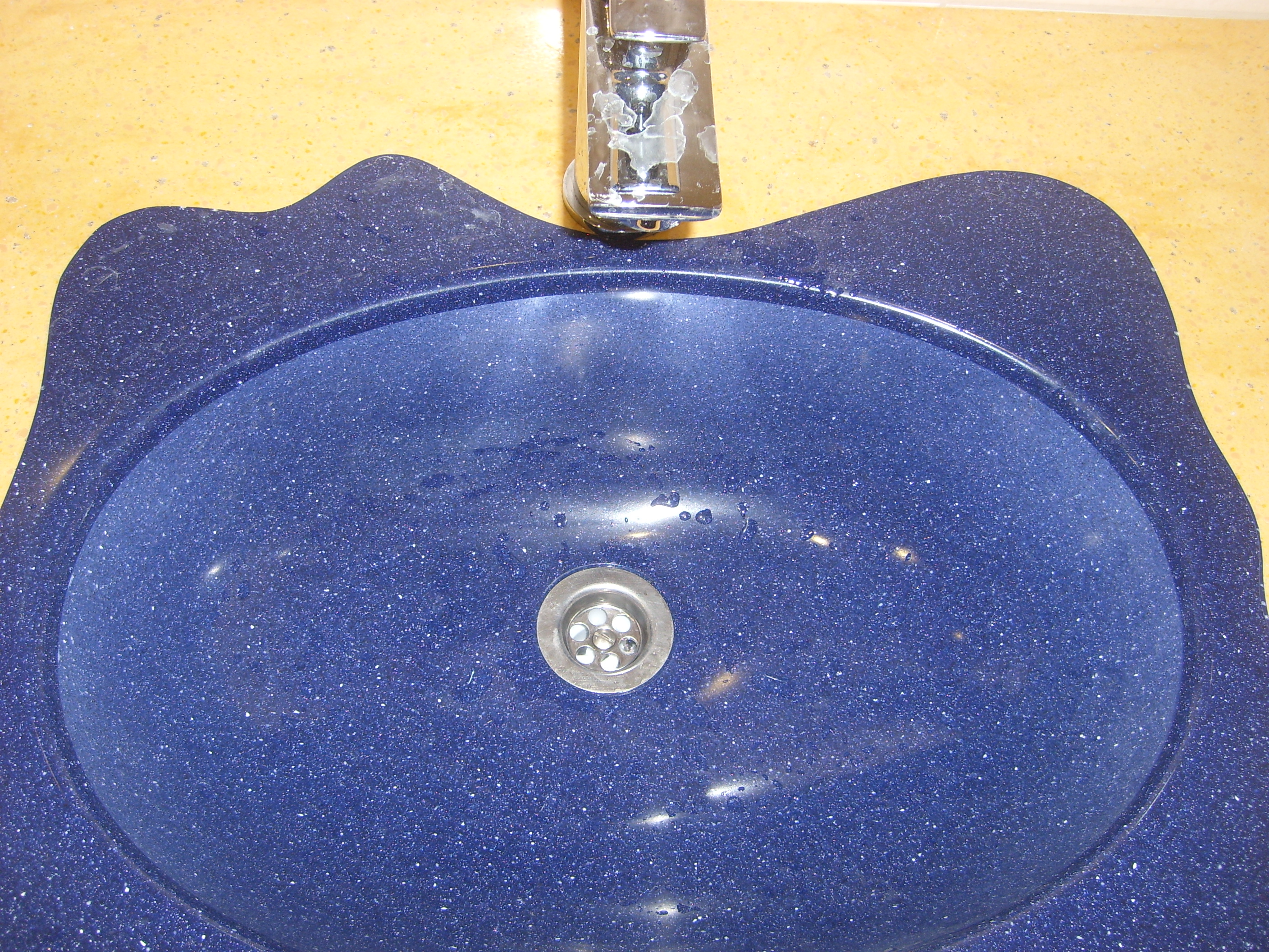 Столик в ванной из  искусственного камня Подольск