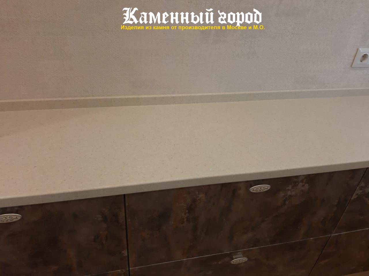 Столешница под заказ с мойкой и бортиком на кухне — LG HI-MACS - Новая Москва