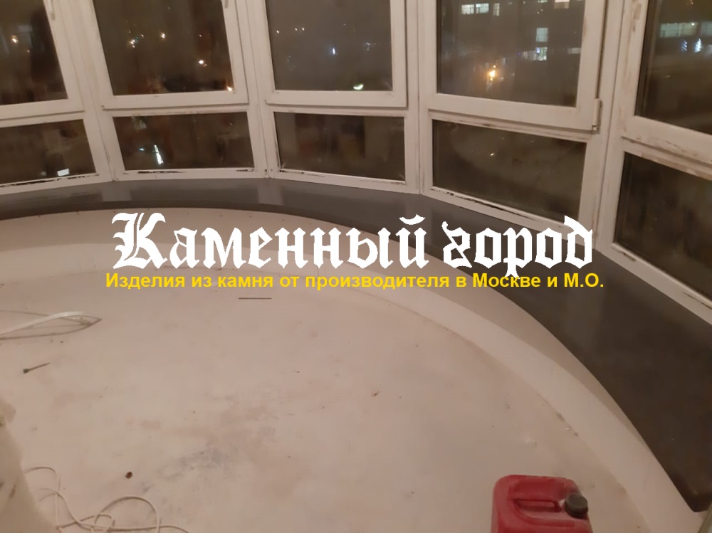 Подоконник эркера в квартире из камня LG Hi Macs - г.Москва